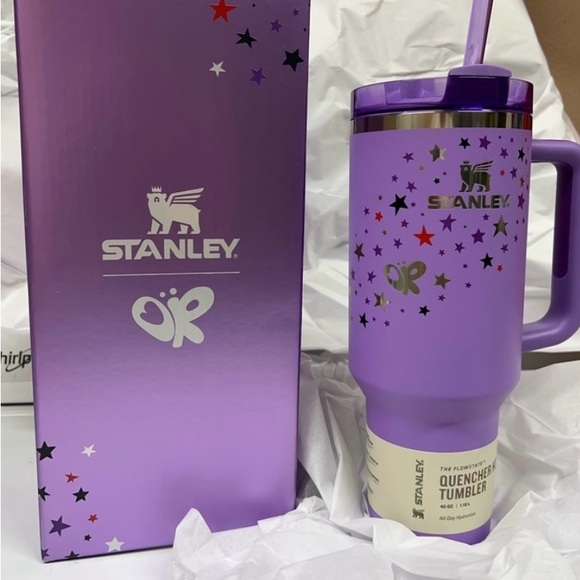 Stanley x Olivia Rodrigo Quencher H2.0 FlowState™ Tumbler | 40 OZ - Picture 3 of 7
